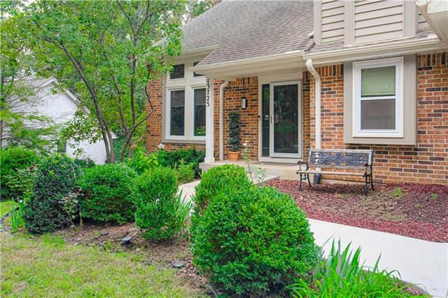 13723 W 75th Place, Lenexa, KS 66216