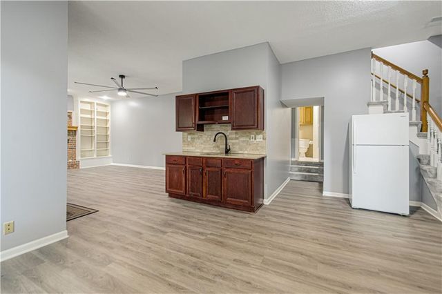13723 W 75th Place, Lenexa, KS 66216