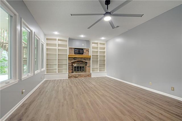 13723 W 75th Place, Lenexa, KS 66216
