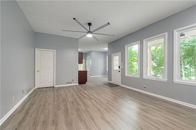 13723 W 75th Place, Lenexa, KS 66216