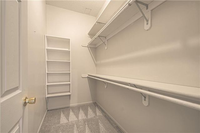 13723 W 75th Place, Lenexa, KS 66216