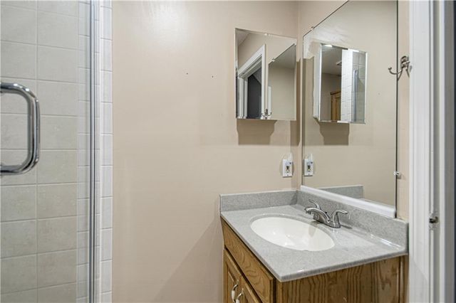 13723 W 75th Place, Lenexa, KS 66216