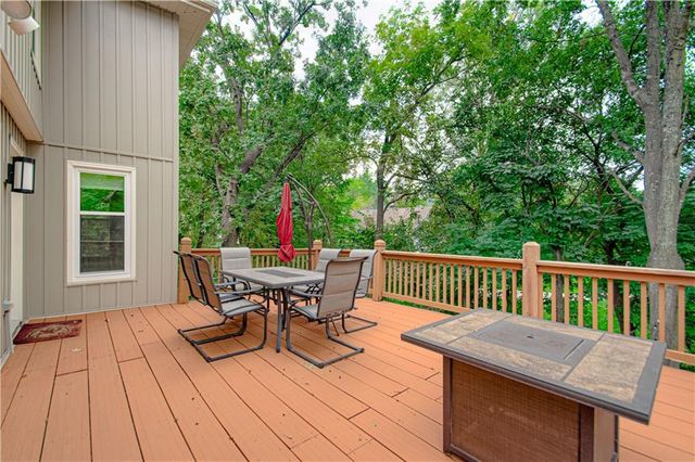 13723 W 75th Place, Lenexa, KS 66216