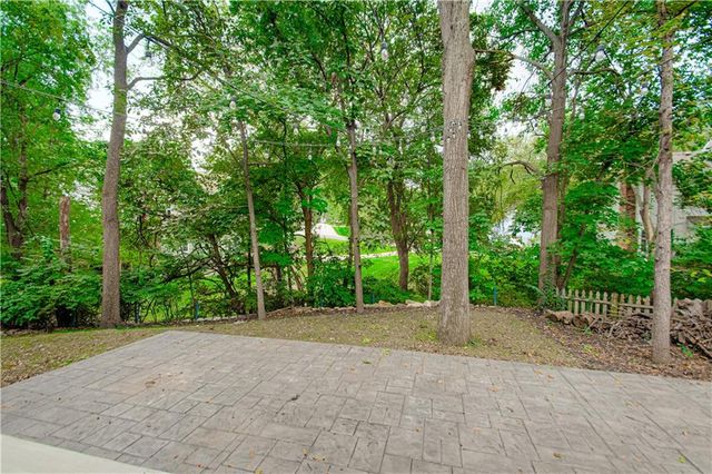 13723 W 75th Place, Lenexa, KS 66216