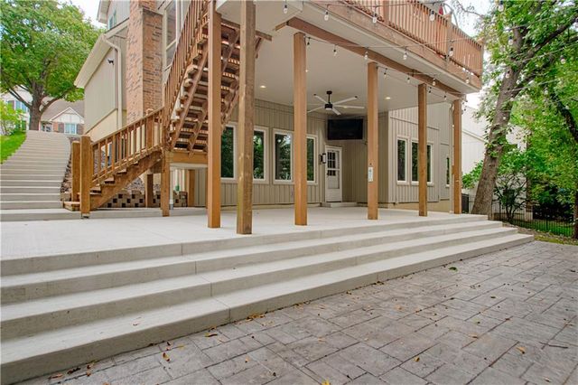 13723 W 75th Place, Lenexa, KS 66216