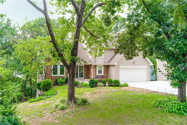13723 W 75th Place, Lenexa, KS 66216