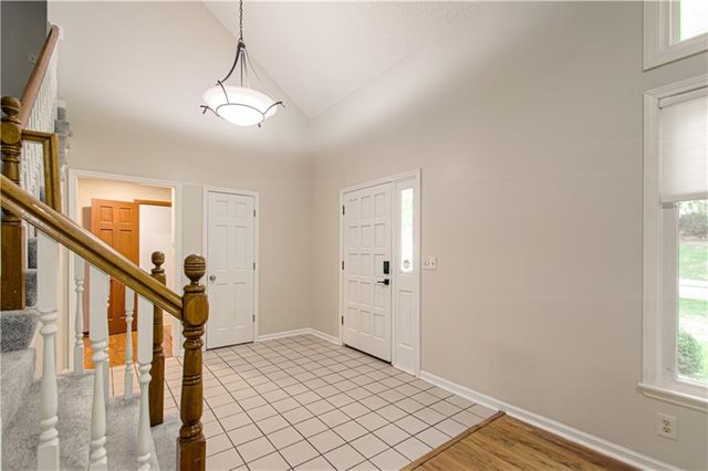13723 W 75th Place, Lenexa, KS 66216