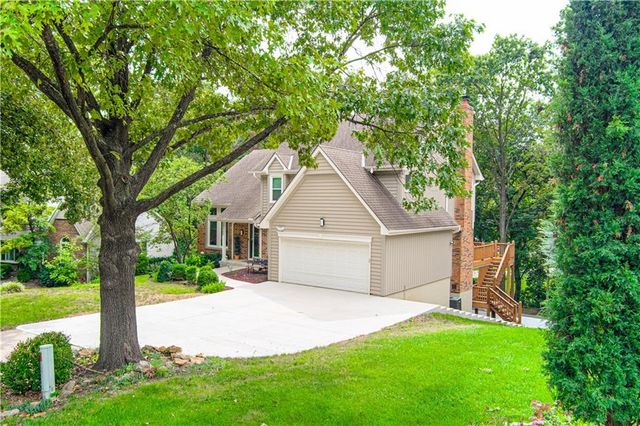 13723 W 75th Place, Lenexa, KS 66216