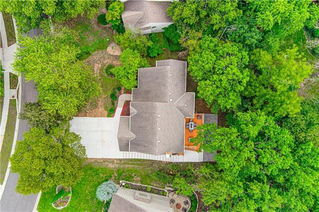 13723 W 75th Place, Lenexa, KS 66216