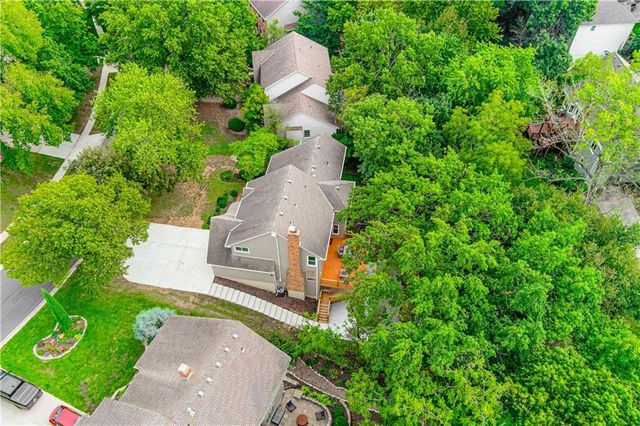 13723 W 75th Place, Lenexa, KS 66216