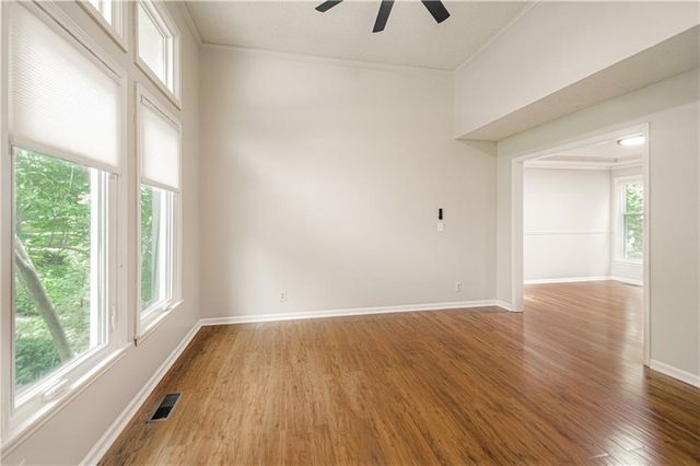 13723 W 75th Place, Lenexa, KS 66216