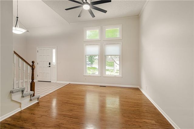 13723 W 75th Place, Lenexa, KS 66216