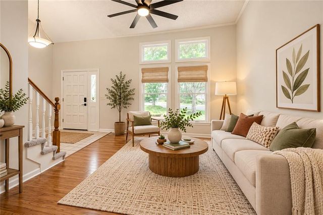 13723 W 75th Place, Lenexa, KS 66216