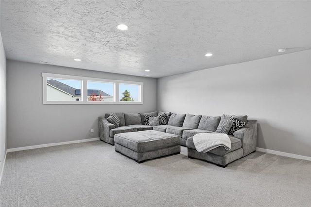 2640 S Summit Estates Dr, Greenacres, WA 99016