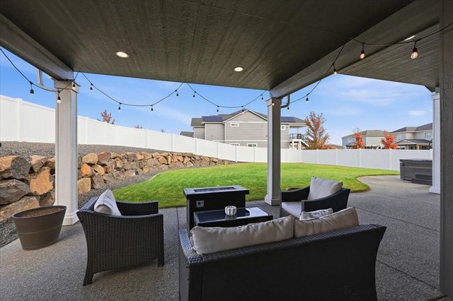 2640 S Summit Estates Dr, Greenacres, WA 99016