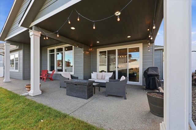 2640 S Summit Estates Dr, Greenacres, WA 99016