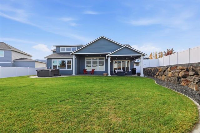 2640 S Summit Estates Dr, Greenacres, WA 99016