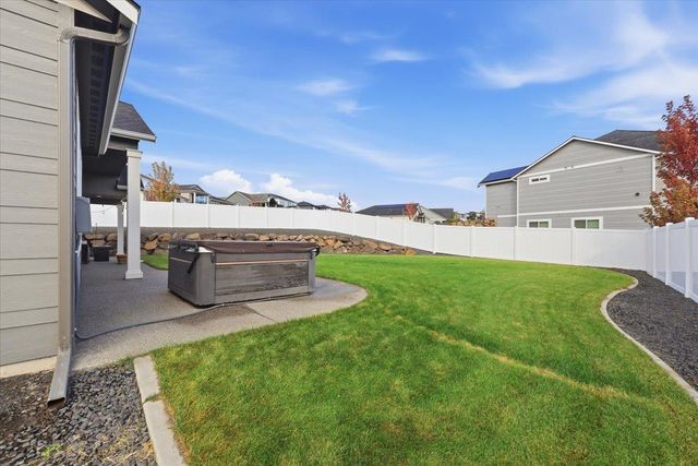 2640 S Summit Estates Dr, Greenacres, WA 99016