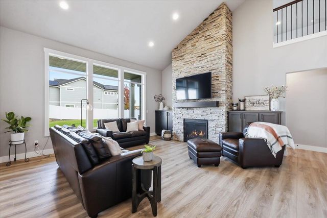 2640 S Summit Estates Dr, Greenacres, WA 99016