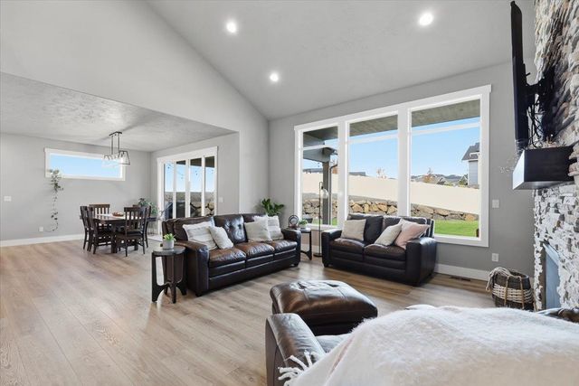 2640 S Summit Estates Dr, Greenacres, WA 99016