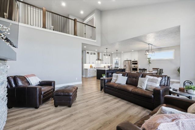 2640 S Summit Estates Dr, Greenacres, WA 99016
