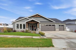 2640 S Summit Estates Dr, Greenacres, WA 99016