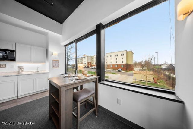 1031 Zorn Ave, Louisville, KY 40207