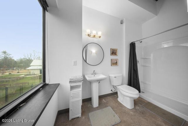 1031 Zorn Ave, Louisville, KY 40207