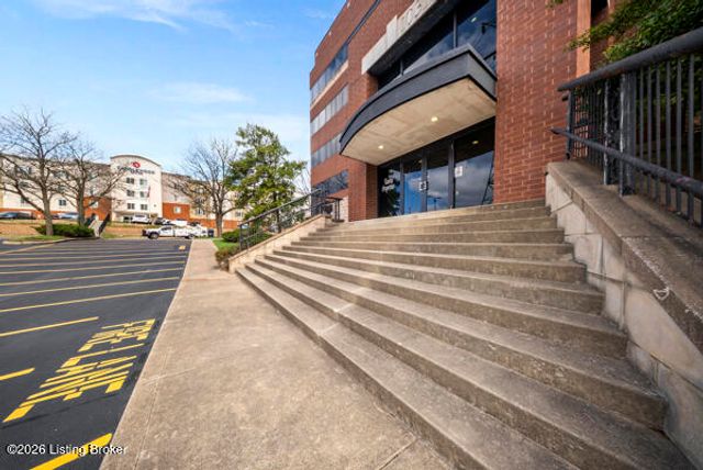 1031 Zorn Ave, Louisville, KY 40207