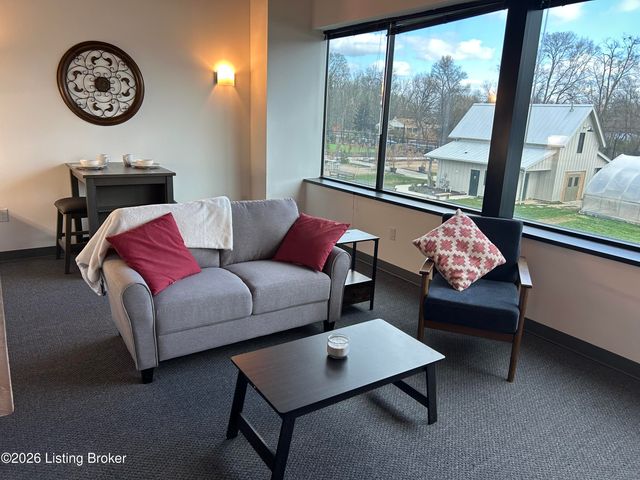 1031 Zorn Ave, Louisville, KY 40207