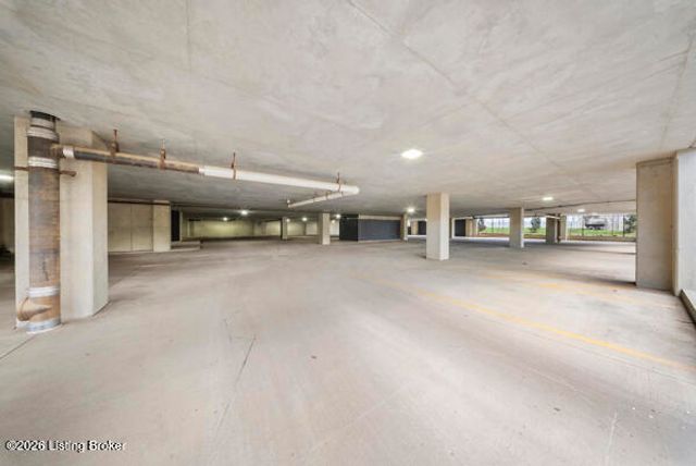 1031 Zorn Ave, Louisville, KY 40207
