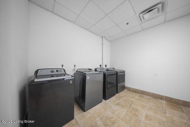 1031 Zorn Ave, Louisville, KY 40207
