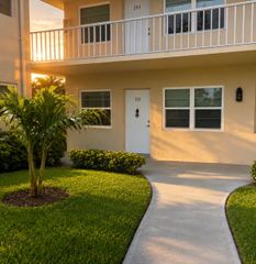 12 Vista Palm Lane, Vero Beach, FL 32962