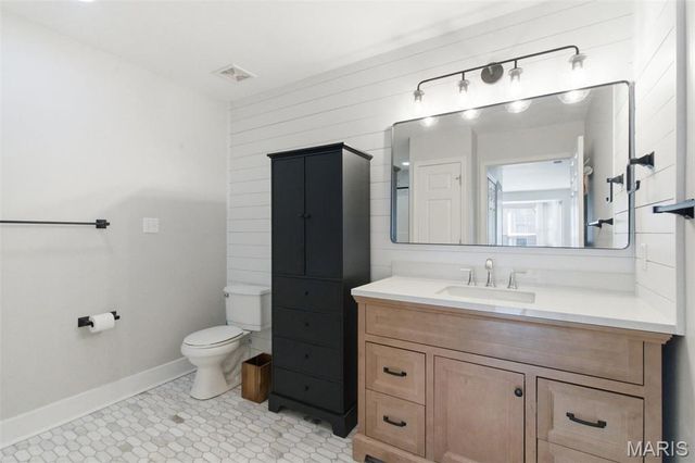 11328 Ashton Wood Lane, Maryland Heights, MO 63043