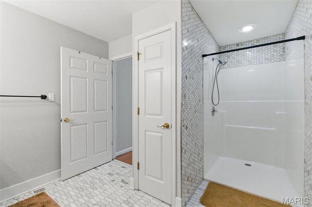 11328 Ashton Wood Lane, Maryland Heights, MO 63043