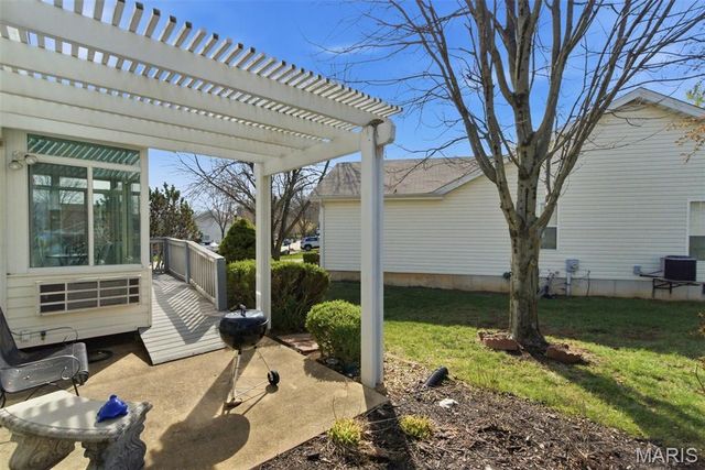 11328 Ashton Wood Lane, Maryland Heights, MO 63043