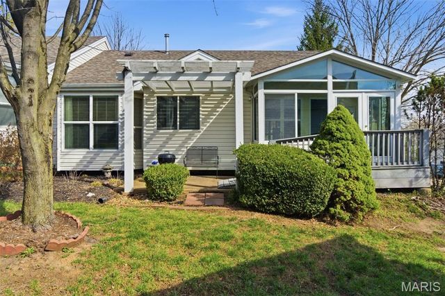 11328 Ashton Wood Lane, Maryland Heights, MO 63043