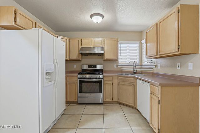 7333 CANYON RUN Drive, El Paso, TX 79912