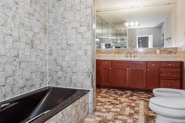 1579 NE 182nd St, North Miami Beach, FL 33162