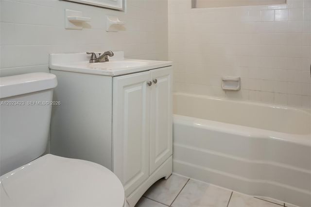 1579 NE 182nd St, North Miami Beach, FL 33162