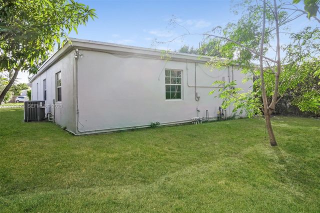 1579 NE 182nd St, North Miami Beach, FL 33162