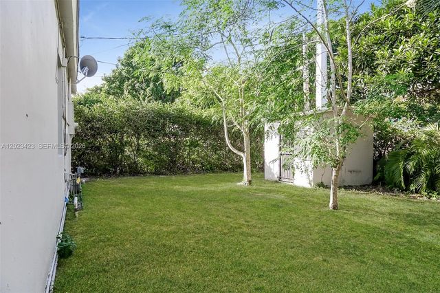 1579 NE 182nd St, North Miami Beach, FL 33162