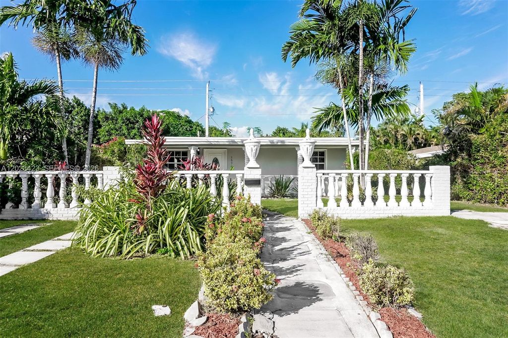 1579 NE 182nd St, North Miami Beach, FL 33162