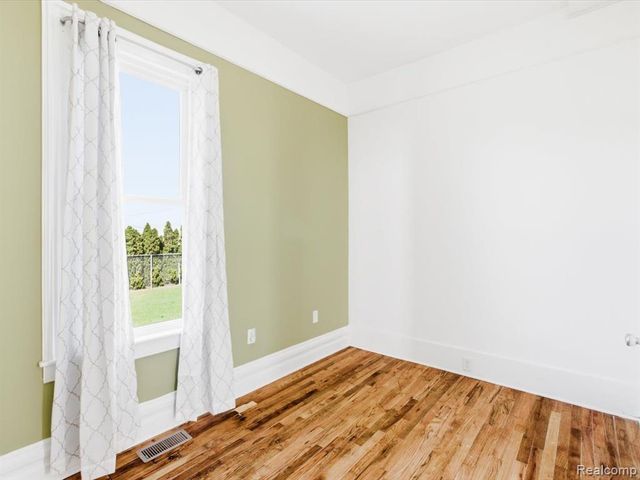 1618 Military Street, Port Huron, MI 48060
