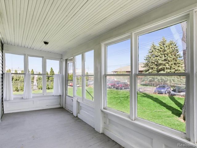 1618 Military Street, Port Huron, MI 48060