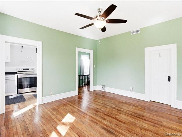 1618 Military Street, Port Huron, MI 48060