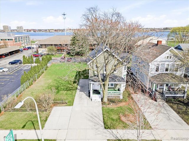 1618 Military Street, Port Huron, MI 48060