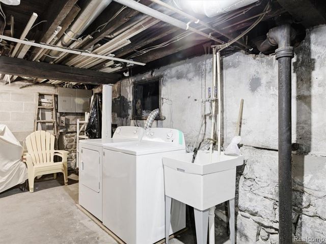 1618 Military Street, Port Huron, MI 48060