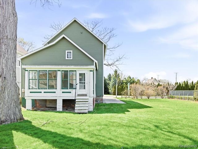 1618 Military Street, Port Huron, MI 48060