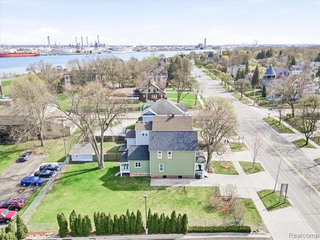 1618 Military Street, Port Huron, MI 48060